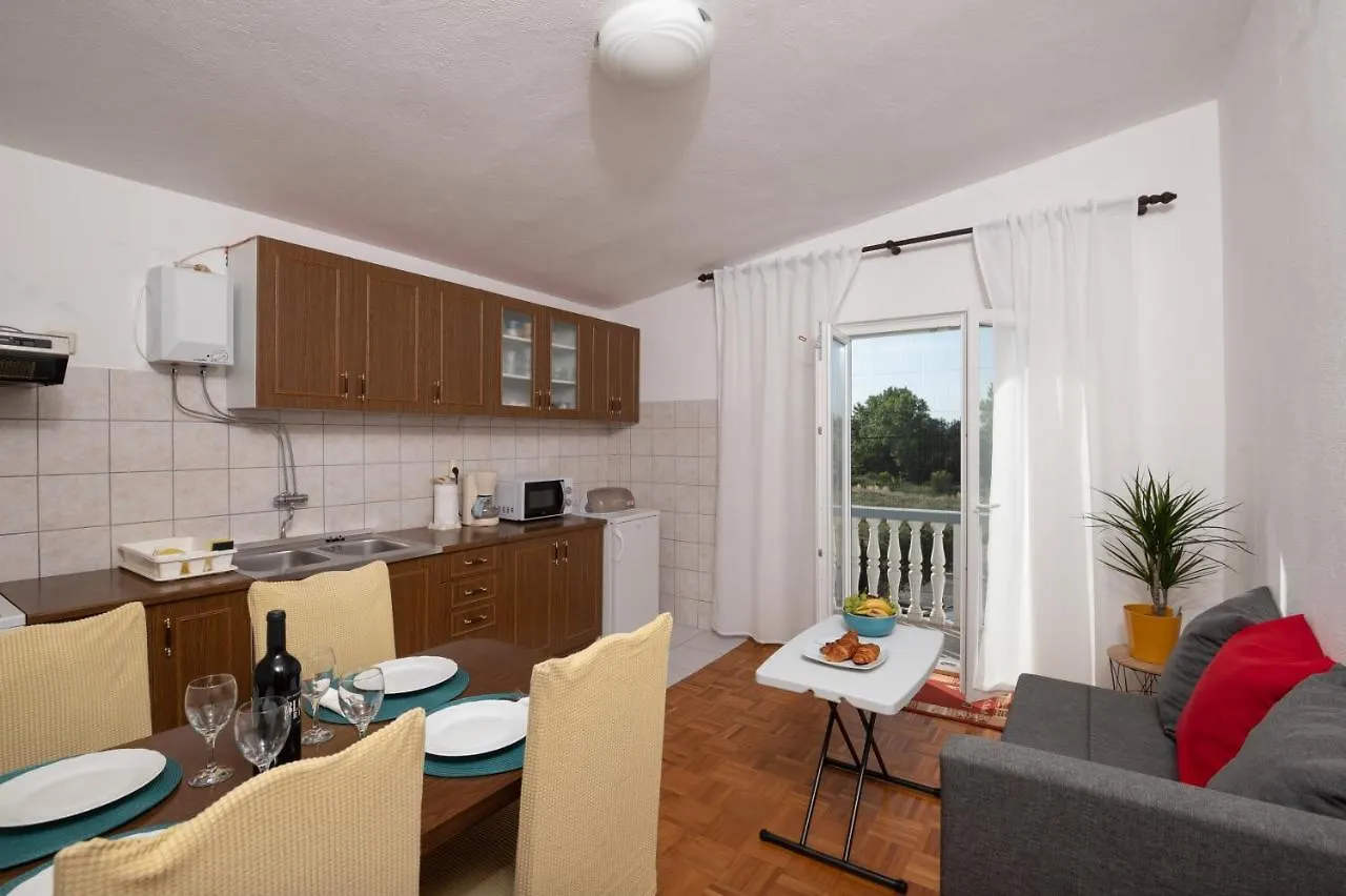 Marina'S Apartments Razanac 0*,