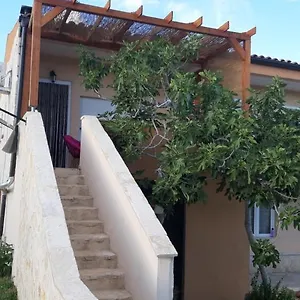 Apartman T And T, Razanac